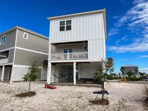 Cozy Beach House, Pool, Easy access to Beaches - Image 2