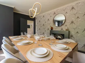 Beautiful home with hot tub near Cambridge - Image 2