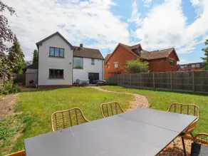 Beautiful home with hot tub near Cambridge - Image 3
