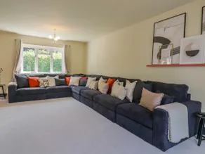 Beautiful home with hot tub near Cambridge - Image 4
