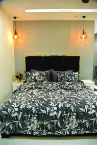 Chic Noir 1-BR Apt in Gulberg - Image 3