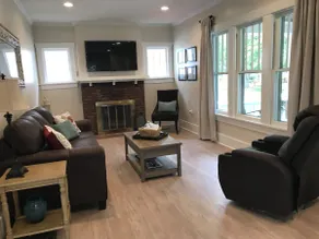 829 Columbia Cottage - Image 3
