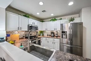 Modern Comfy 2BR2.5BA Home Garage Park Pool Access - Image 3