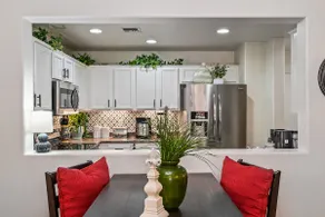 Modern Comfy 2BR2.5BA Home Garage Park Pool Access - Image 2