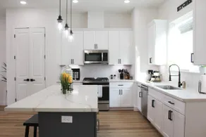 The 3 Story Houston Hideaway - Image 3