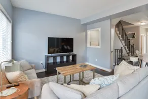 Orillia TwnHse Oasis w King Bed - Image 2