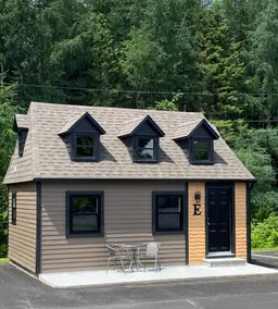 Chalet E- Queen * Pets Allowed - Image 2