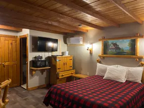 Chalet E- Queen * Pets Allowed - Image 4