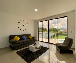 Rest with family or friends, modern. No parties - Image 2