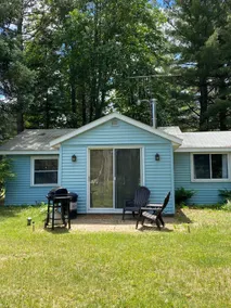 Year round cozy cabin on Trout haven Pond, close to trails & Lake St. Helen - Image 5