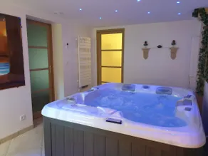 Villa Ohna – Romantic Gîte with Private Hot Tub - Image 4