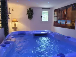 Villa Ohna – Romantic Gîte with Private Hot Tub - Image 3
