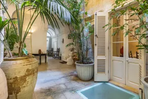 Vallettas Finest : 17th Century Suite In A Palazzo - Image 2