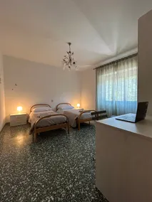 Apartment with two parks - Image 4