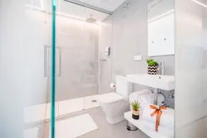 Apartment for 4 with a terrace - Image 3
