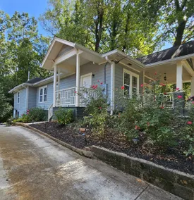 Stylish Easy City Access SW ATL 3BR/2Bath/Hot Tub - Image 2