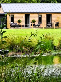 Luxury 4 poster lakefront rural retreat - Image 2