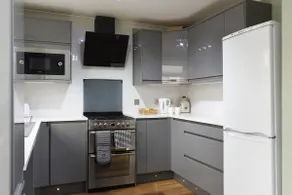 Spacious 4Bed Home near Port Solent with garage - Image 5