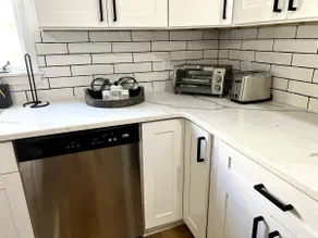 Renovated Pet-Friendly 3BR Near Six Flags & Casino - Image 4