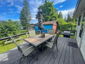 Lakeside Retreat: Steps to Sandy Beach - Image 2