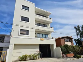 Las Hadas: City Condo with Pool - Image 2