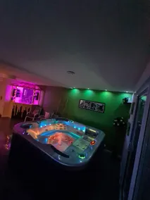 Le Cocon, Private Jacuzzi and Sauna - Image 3