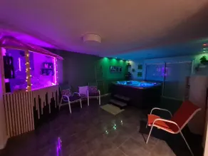 Le Cocon, Private Jacuzzi and Sauna - Image 2