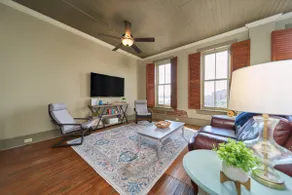 The ”Sonya Phelps” Room Historic Downtown Apt - Image 3