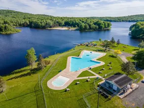 Hot Tub, Lake, Beach and Hiking! - Image 5