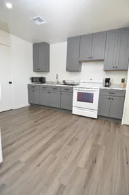 Centrally Located in Thatcher - Image 2