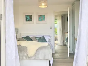 The Cuckoo's Retreat - Luxurious home with private garden & jacuzzi - Image 2