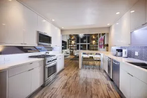 Designer Downtown Home | Sleeps 10 - Image 3