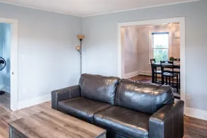 Sunny modern with office space near waterfront! - Image 2