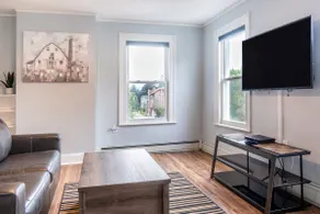 Sunny modern with office space near waterfront! - Image 5