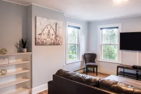 Sunny modern with office space near waterfront! - Image 3