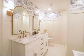 Downtown Riverside Oasis: Deck, Hot Tub & More! - Image 4