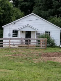 Cozy Country Cottage - Image 3
