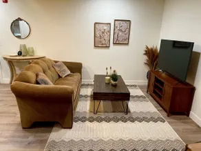 Cozy 1 Bedroom Apartment - Image 5
