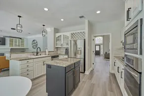 The Woodlands Luxury 4BR/3Bath with Heated Pool and Spa - Image 4