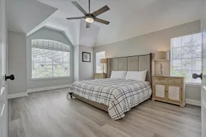 The Woodlands Luxury 4BR/3Bath with Heated Pool and Spa - Image 5