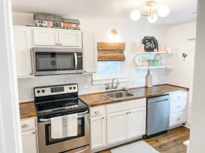 Adorable 1BR Apt. w KING bed 1 m. to square - Image 3