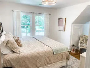 Adorable 1BR Apt. w KING bed 1 m. to square - Image 2