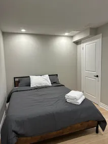 Luxury two-bedrooms guest Apartment + Free Parking - Image 5