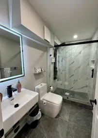 Luxury two-bedrooms guest Apartment + Free Parking - Image 2
