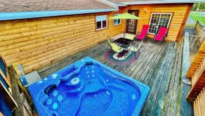 Beaver Cabin w/ hot tub - Image 3