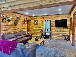 Beaver Cabin w/ hot tub - Image 4