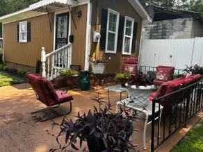 Quaint Haven: Your Cozy Retreat - Image 2