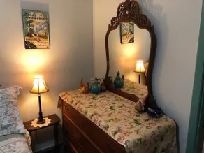 Charming Bohemian Cottage - Image 4