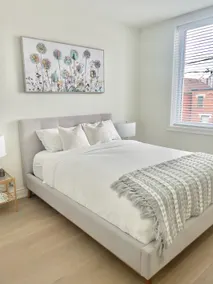 Bright Escape-2 Bdrm Apartment - Image 5