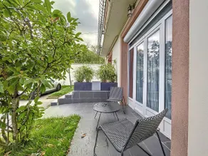 Spacious accommodation, in an air-conditioned building... - Image 5